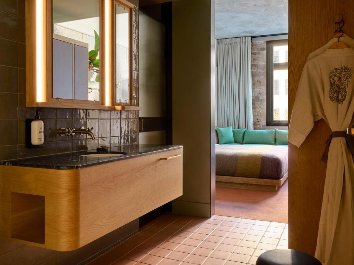 Ace Hotel Sydney Exterior foto The Standard East Village bathroom